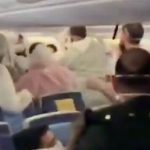 درگیری مسافران پس از عطسه کردن در هواپیما!