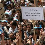 مسئولانی که از مردم انتظار صبر و تحمل دارند چرا از حقوقشان کم نمی‌کنند!؟