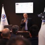 گفتگوی دکتر رفیق‌دوست با رسانه‌ها در پتروکم ۱۴۰۳