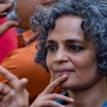نطق کوبندۀنویسنده شهیرهند علیه جنگ آمریکا و اسرائیل
